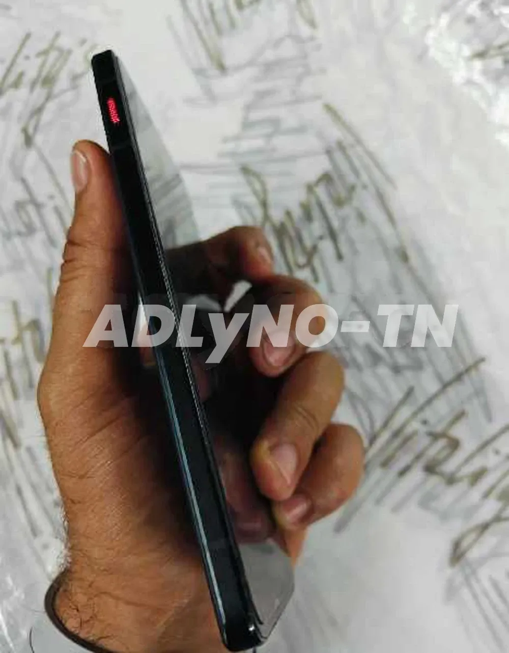 motorola thinkphone 8/256 snapdragon 8gen 1 valide à sousse - Photo 4