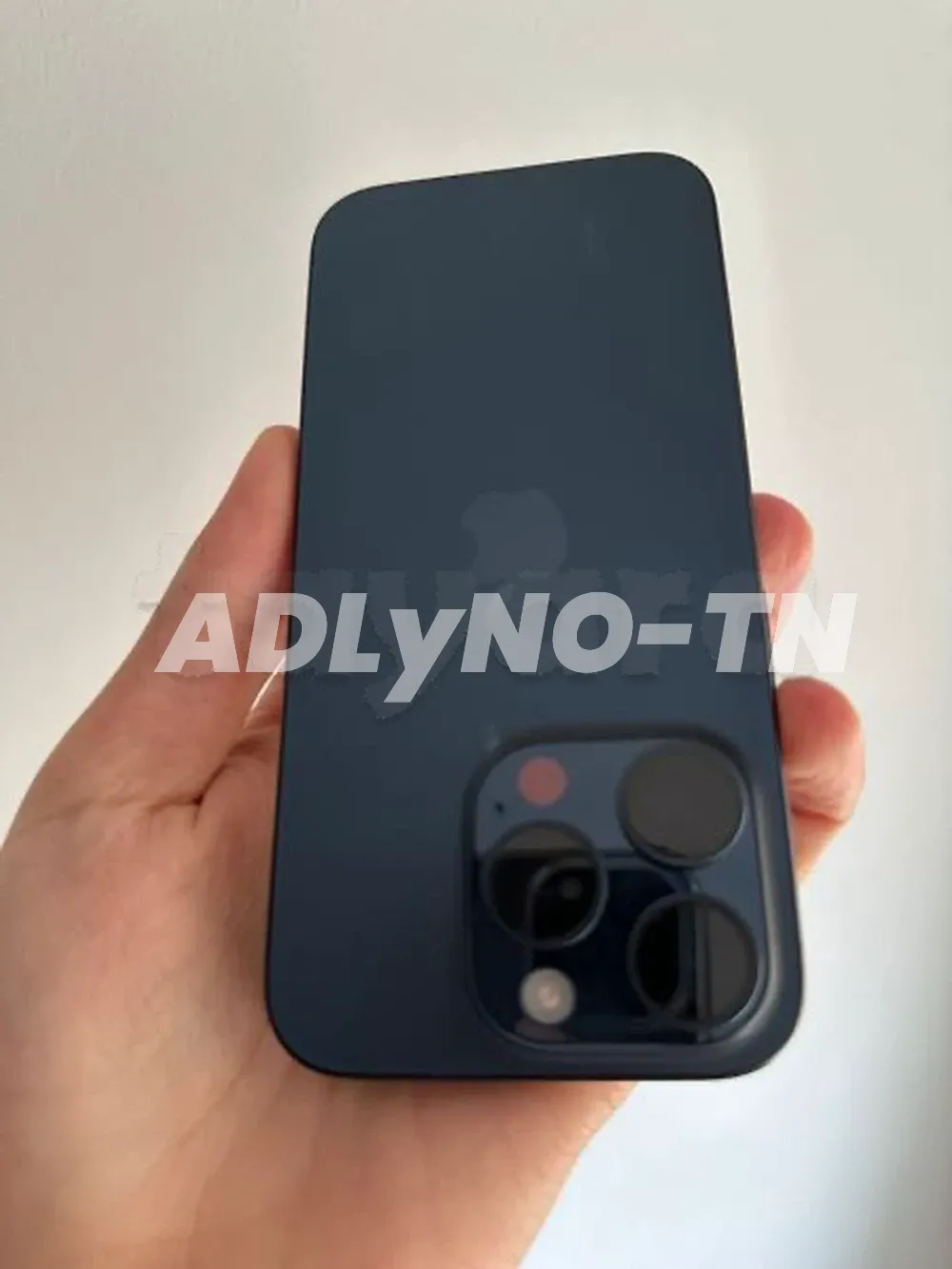 iPhone 15 Pro 128G bleu état neuf peu servi batterie 100% sous garantie Apple cycle de charge 15 fois avec son câble et facture garantie boutique prix 3099 Tel 20172643 t Telepho à Tunis - Photo 3