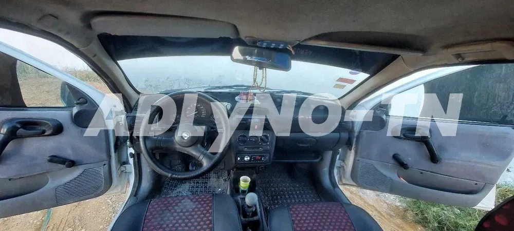 Opel corsa swing essence 3 cylindre moteur jdid 3omrou chhar carrosserie 3amla voile 3la ndhif. numéro de chassis dorigine intérieur ndhif. avant train neuf tel : 29184136 prix : 11,500 à Manouba - Photo 6