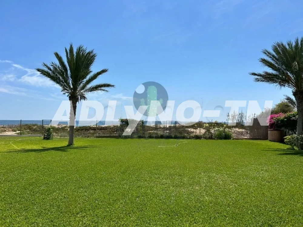 À vendre : Villa pieds dans l'eau sur un terrain de 779m² à Jinene Beni Khiar à Nabeul - Photo 3