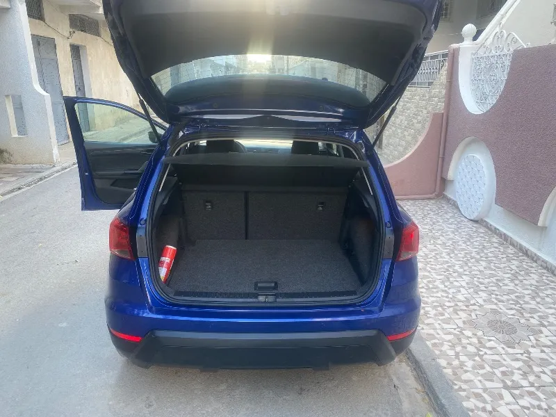 Seat Arona Essence 1.6 à Kairouan - Photo 4