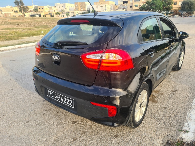 Kia RIO Essence 2015 à Tunis - Photo 3