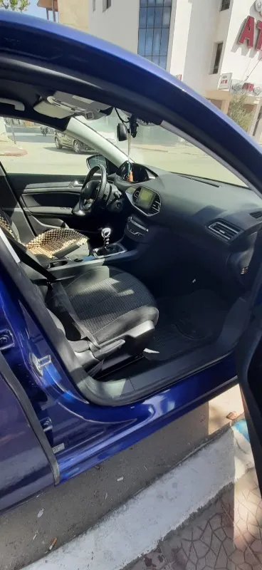 Peugeot 308 Essence 2019 à Bizerte - Photo 4