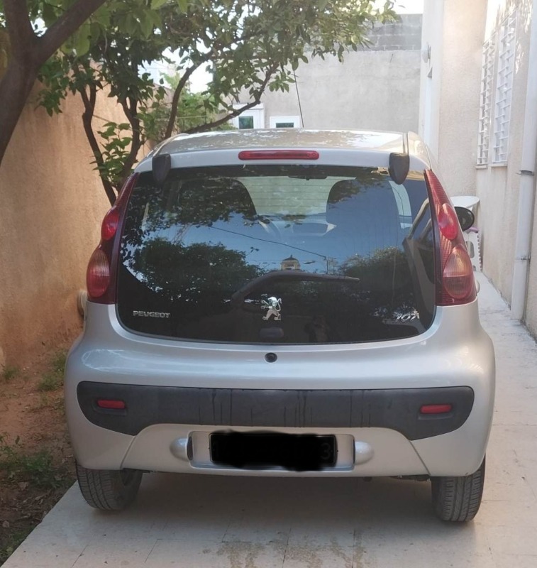 Peugeot 107 Essence 2010 à Tunis - Photo 1