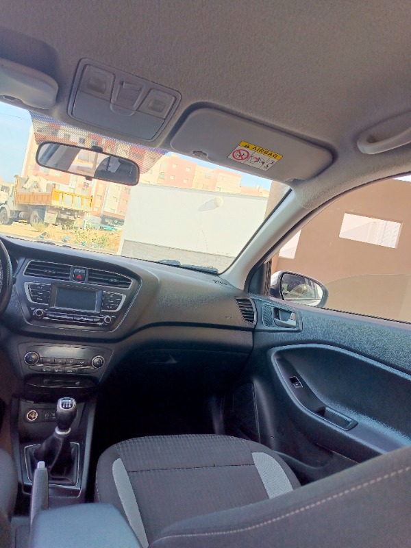 Hyundai I20 Essence 2019 à Ben Arous - Photo 4