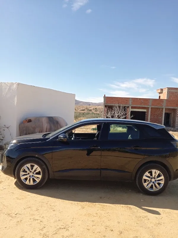 Peugeot 3008 Diesel 2022 à Kasserine - Photo 2