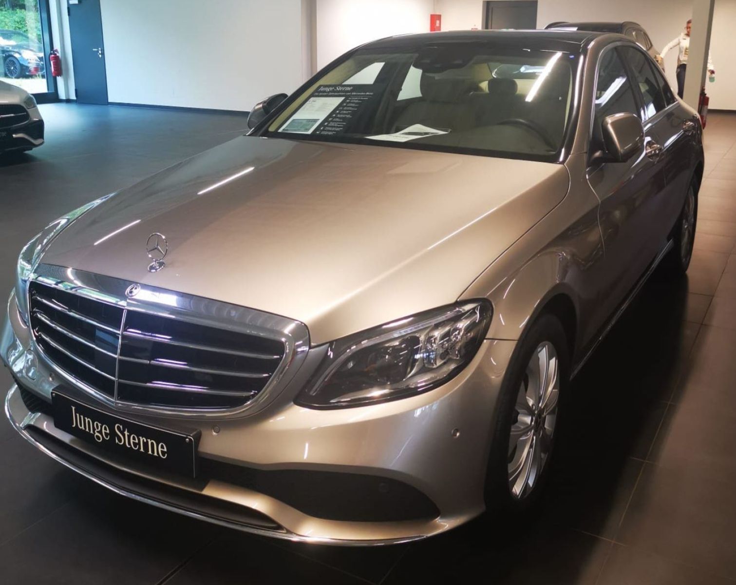 Mercedes-Benz Classe C à Ariana - Photo 3