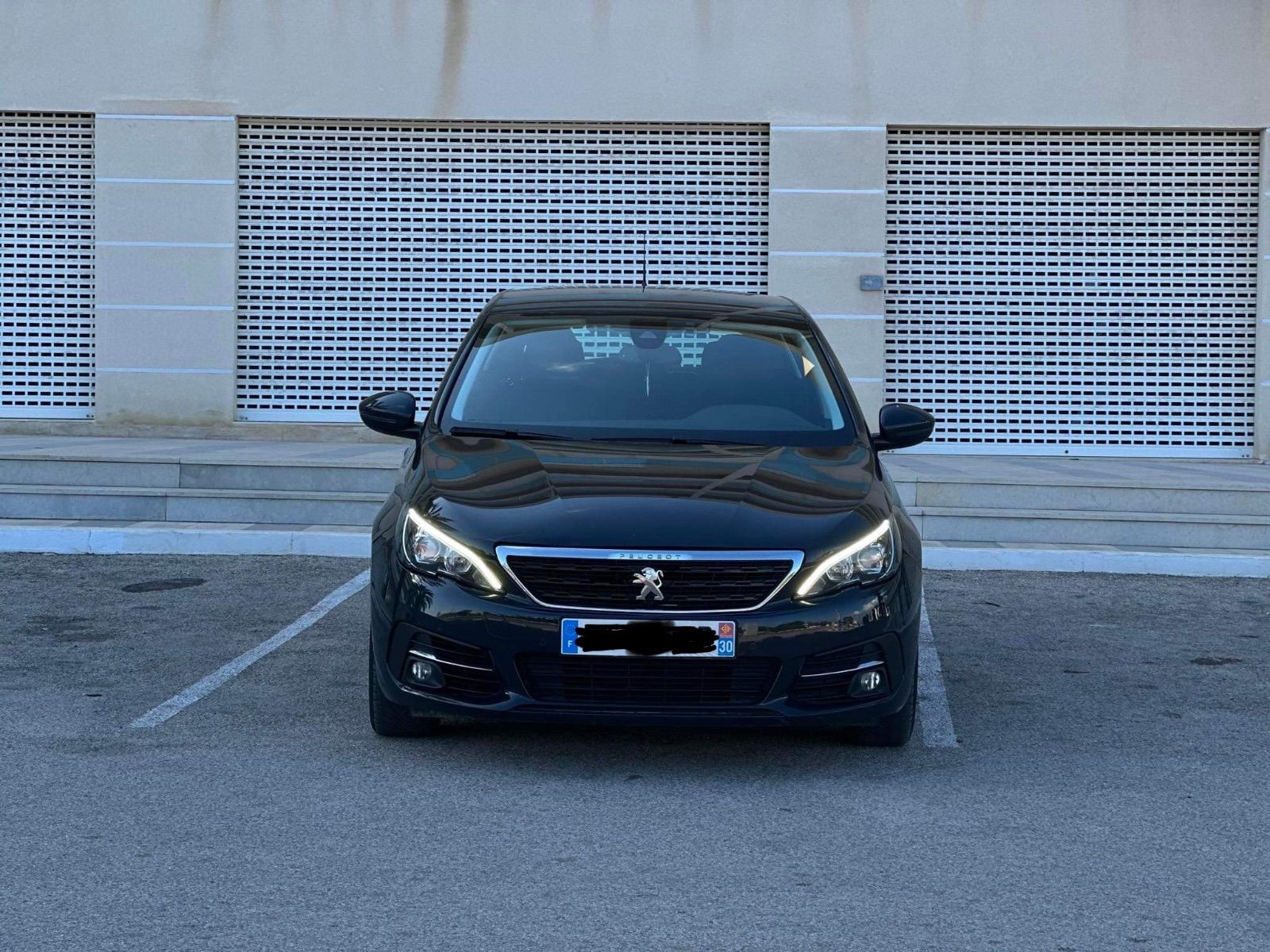 Peugeot 308 Allure à Monastir - Photo 1