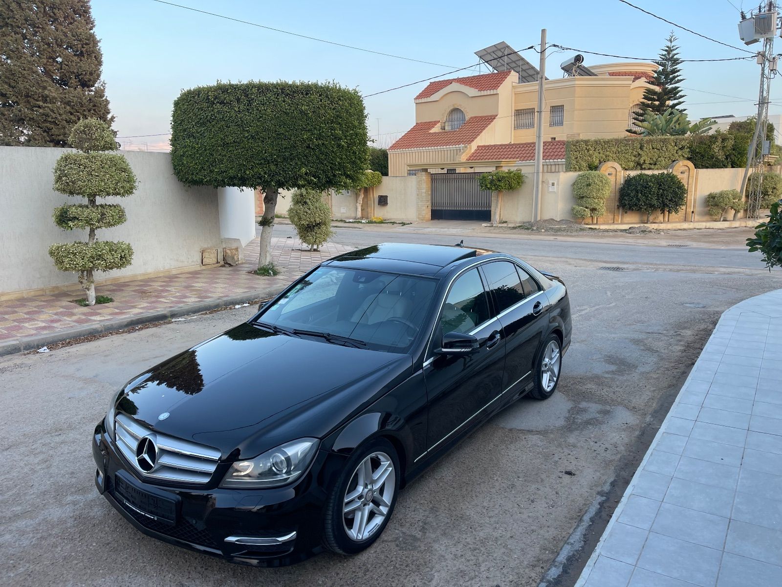 Mercedes-Benz Classe C à Tunis - Photo 10