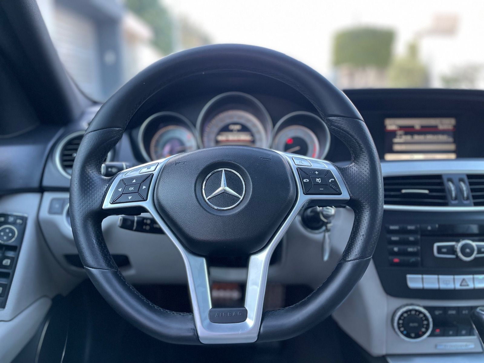 Mercedes-Benz Classe C à Tunis - Photo 5