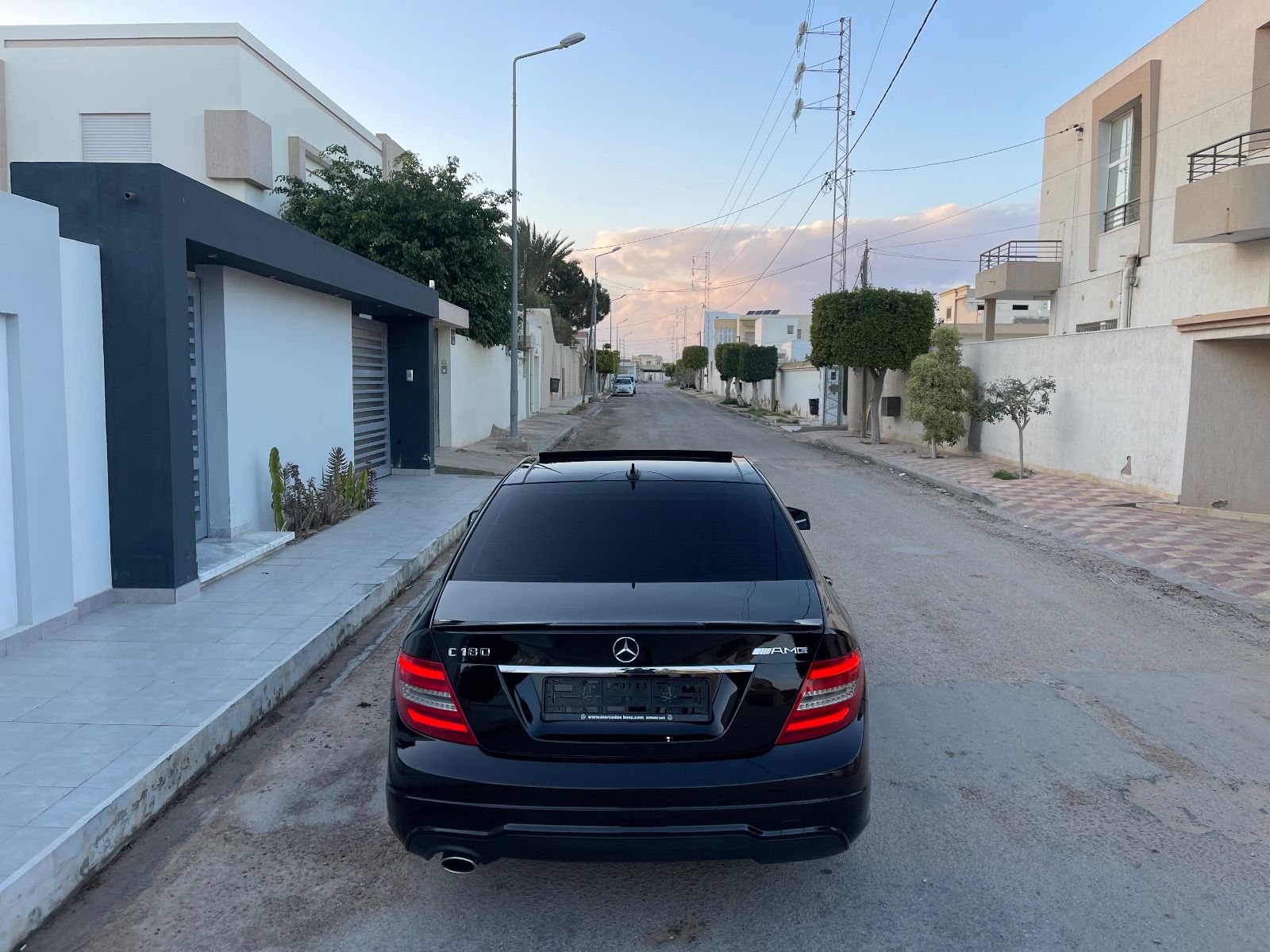 Mercedes-Benz Classe C à Tunis - Photo 13