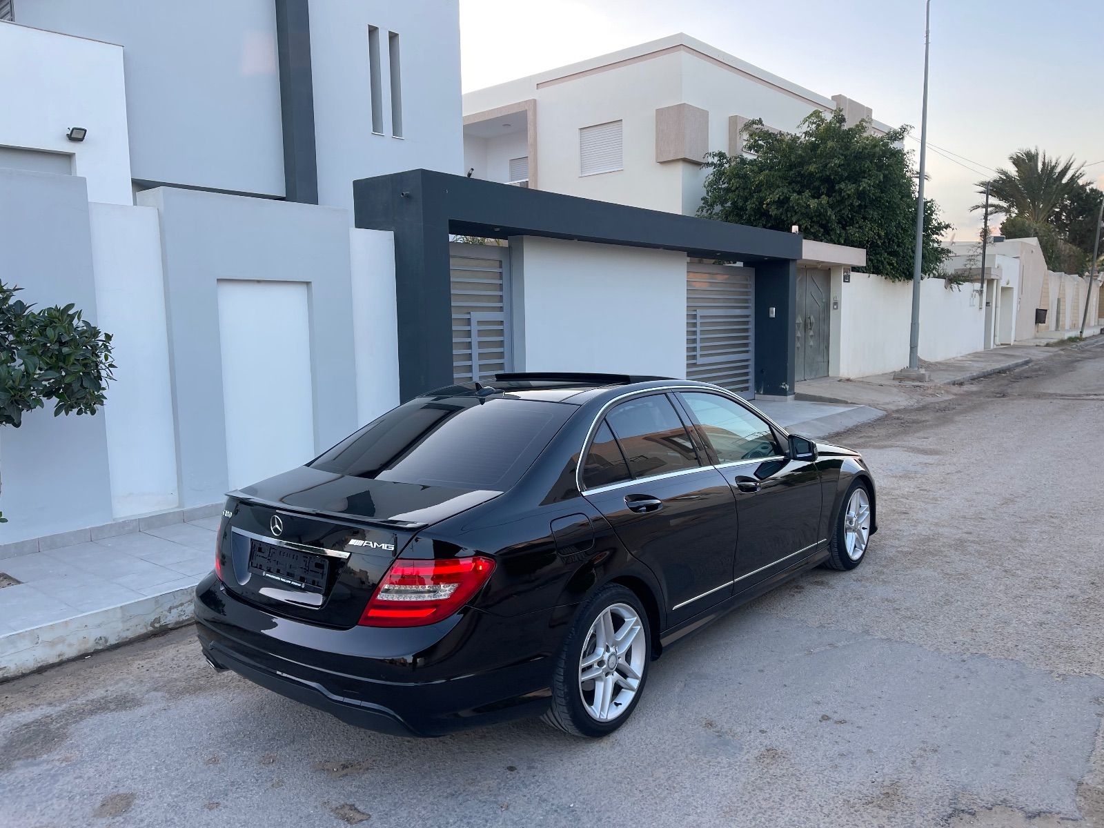 Mercedes-Benz Classe C à Tunis - Photo 12