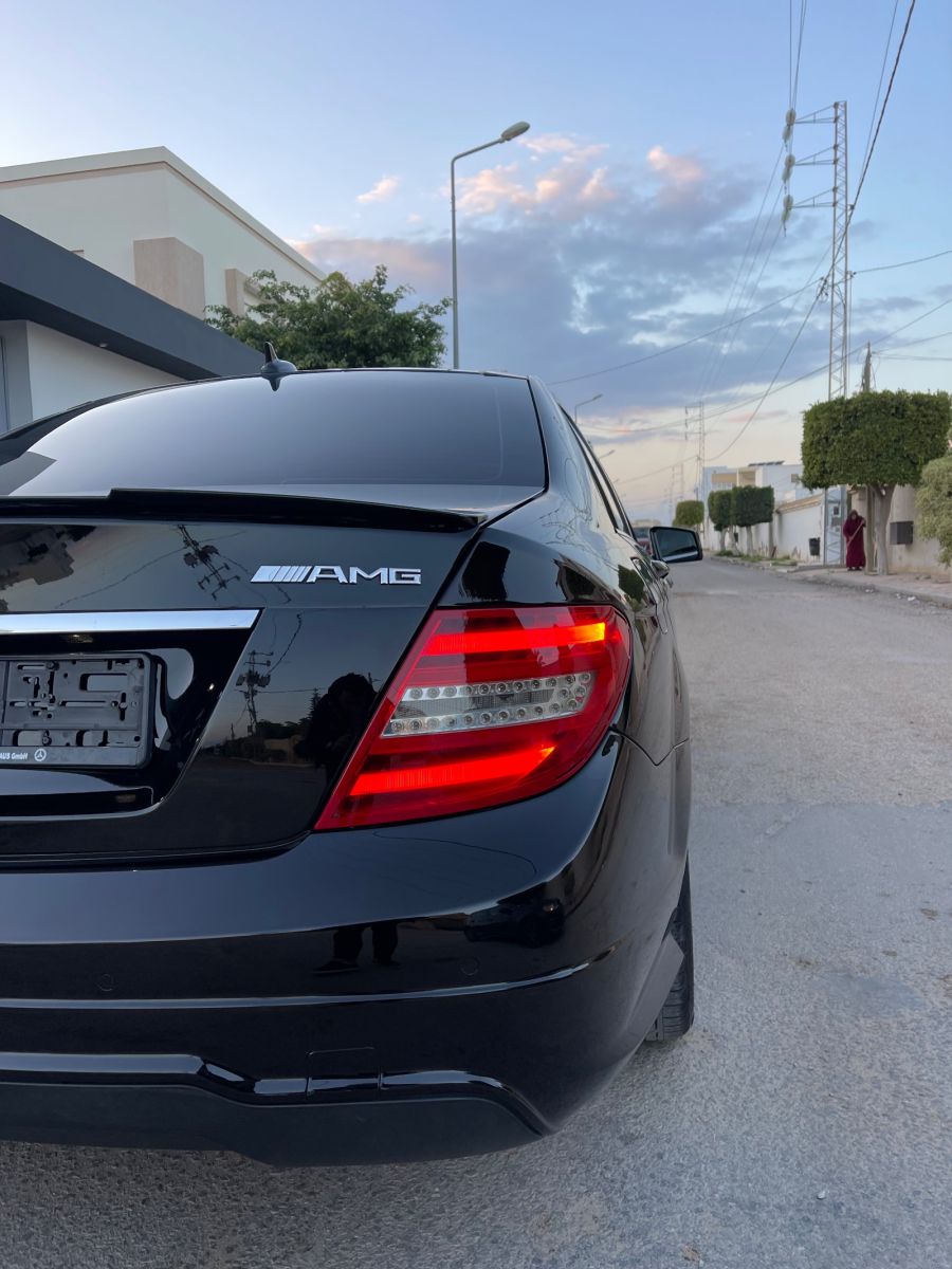 Mercedes-Benz Classe C à Tunis - Photo 17
