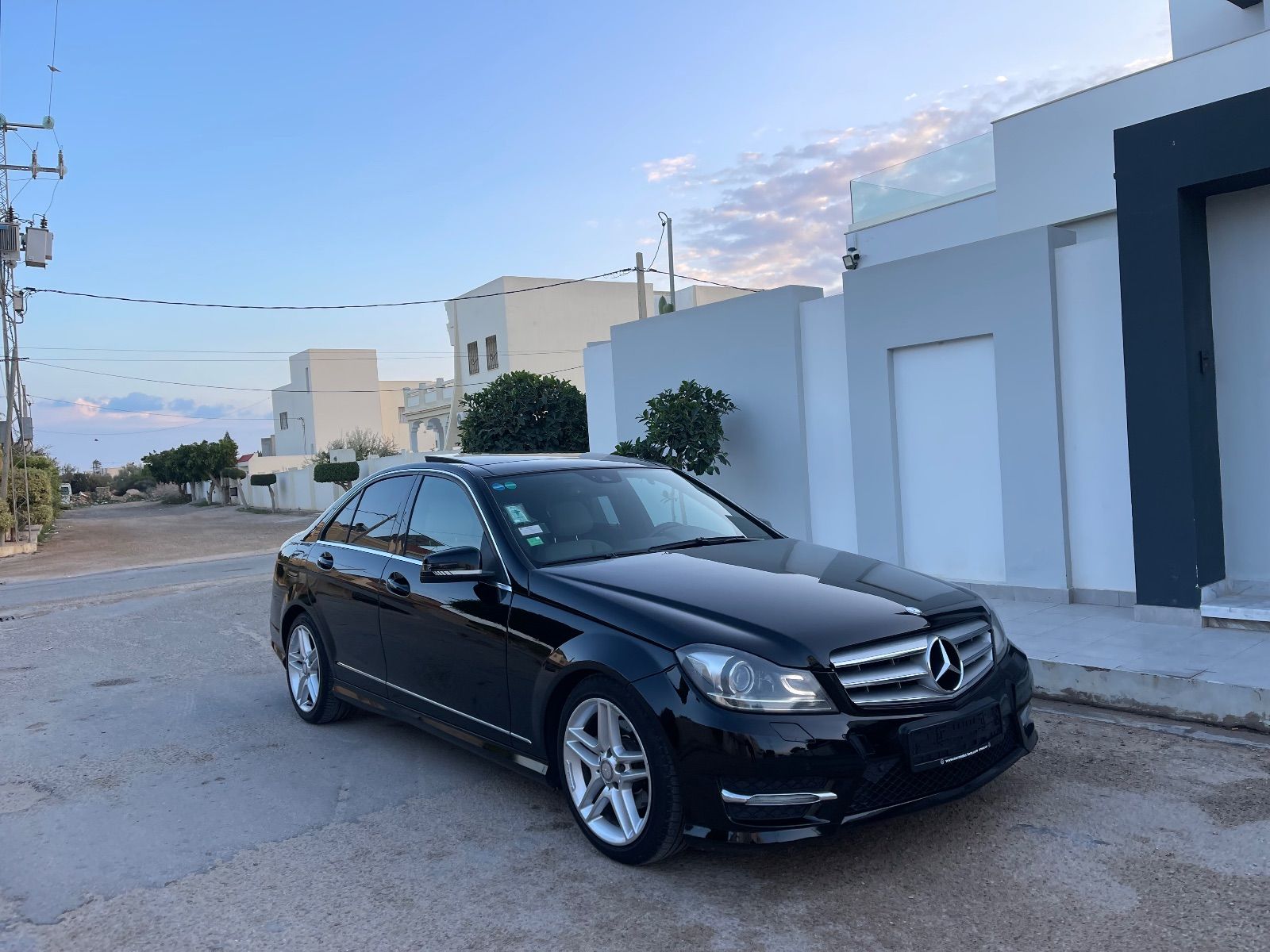 Mercedes-Benz Classe C à Tunis - Photo 9