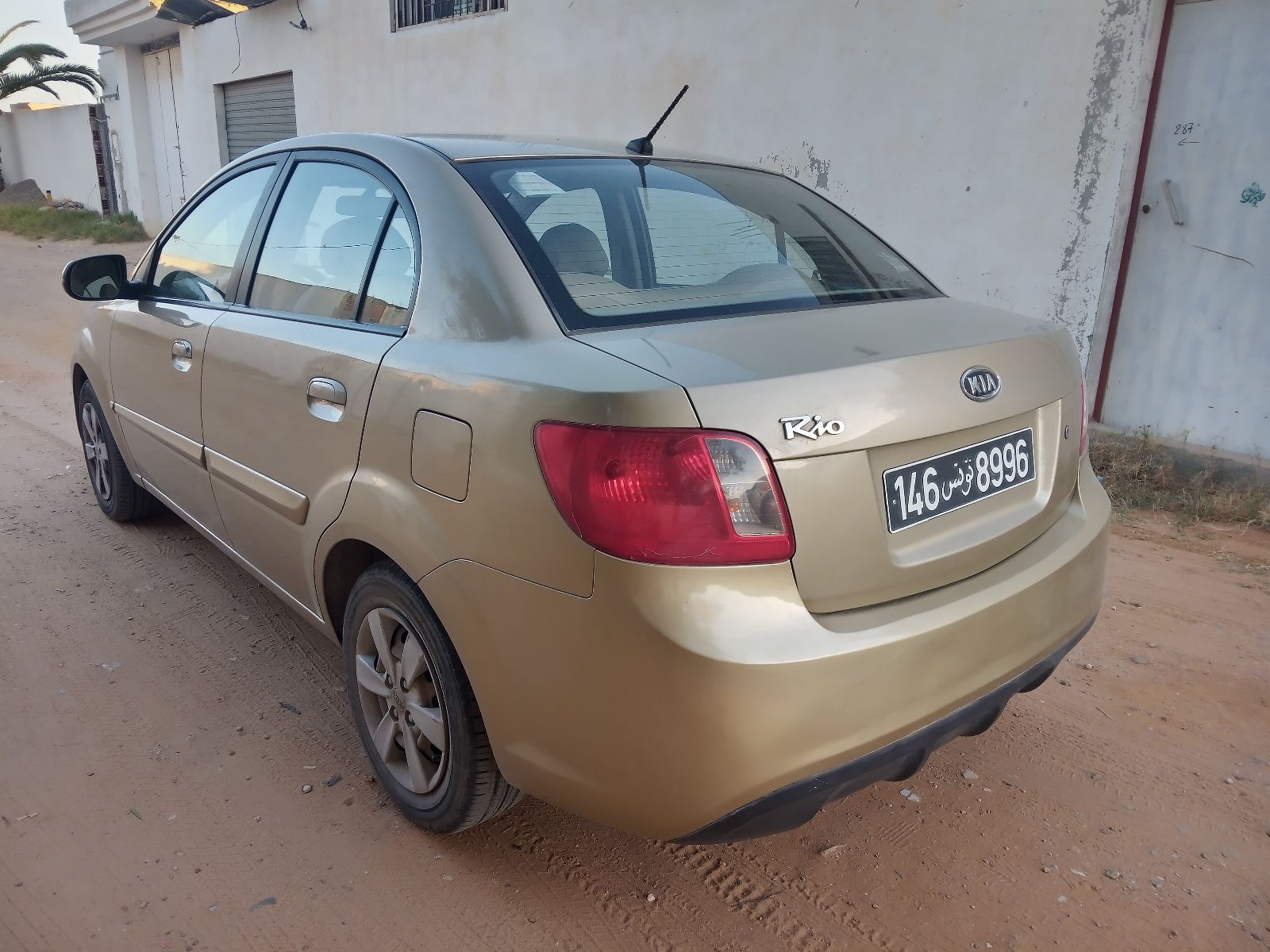KIA Rio Berline EX à Ben Arous - Photo 3
