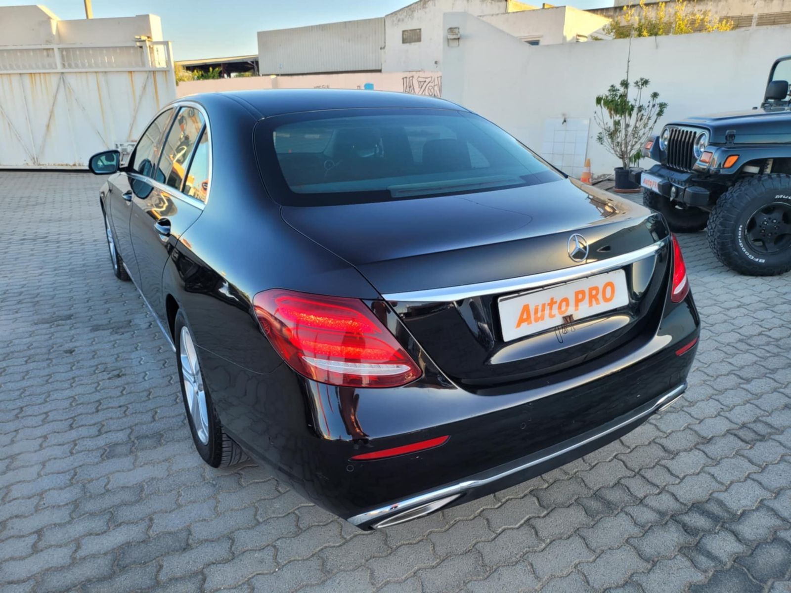 Mercedes-Benz Classe E à Ben Arous - Photo 12