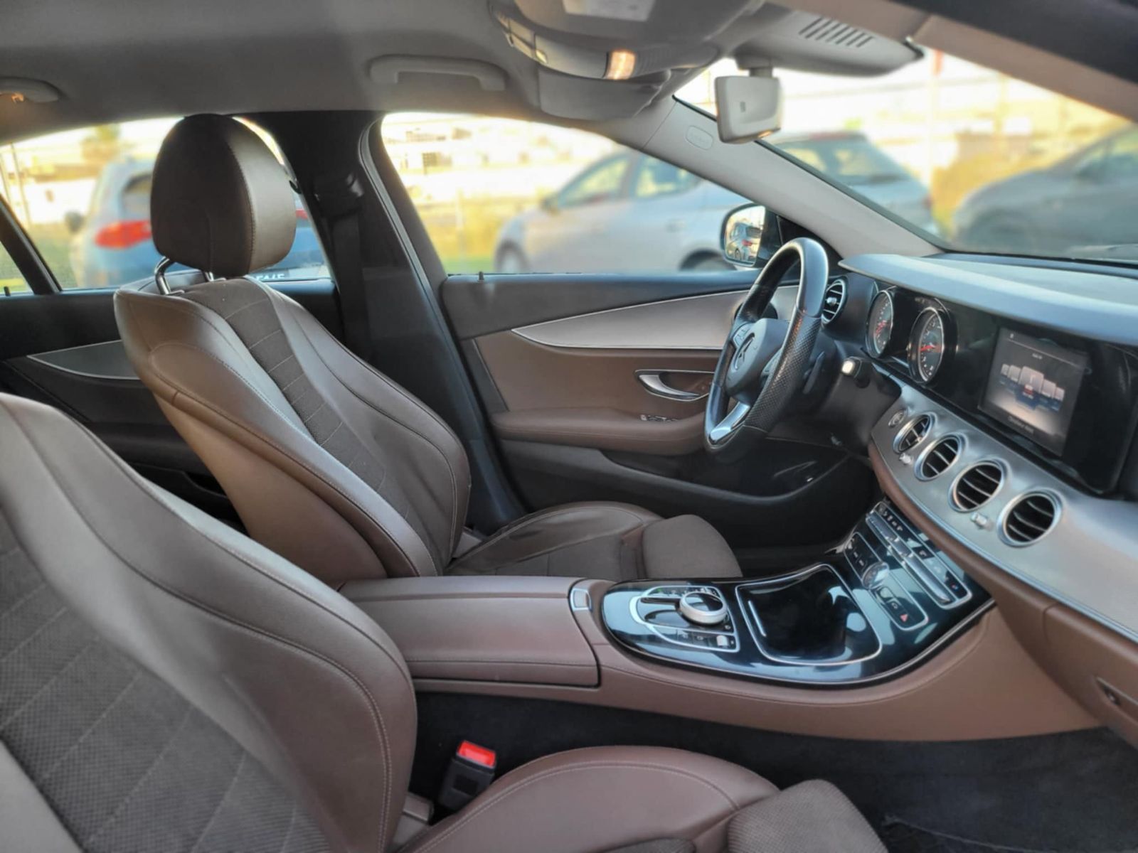 Mercedes-Benz Classe E à Ben Arous - Photo 2