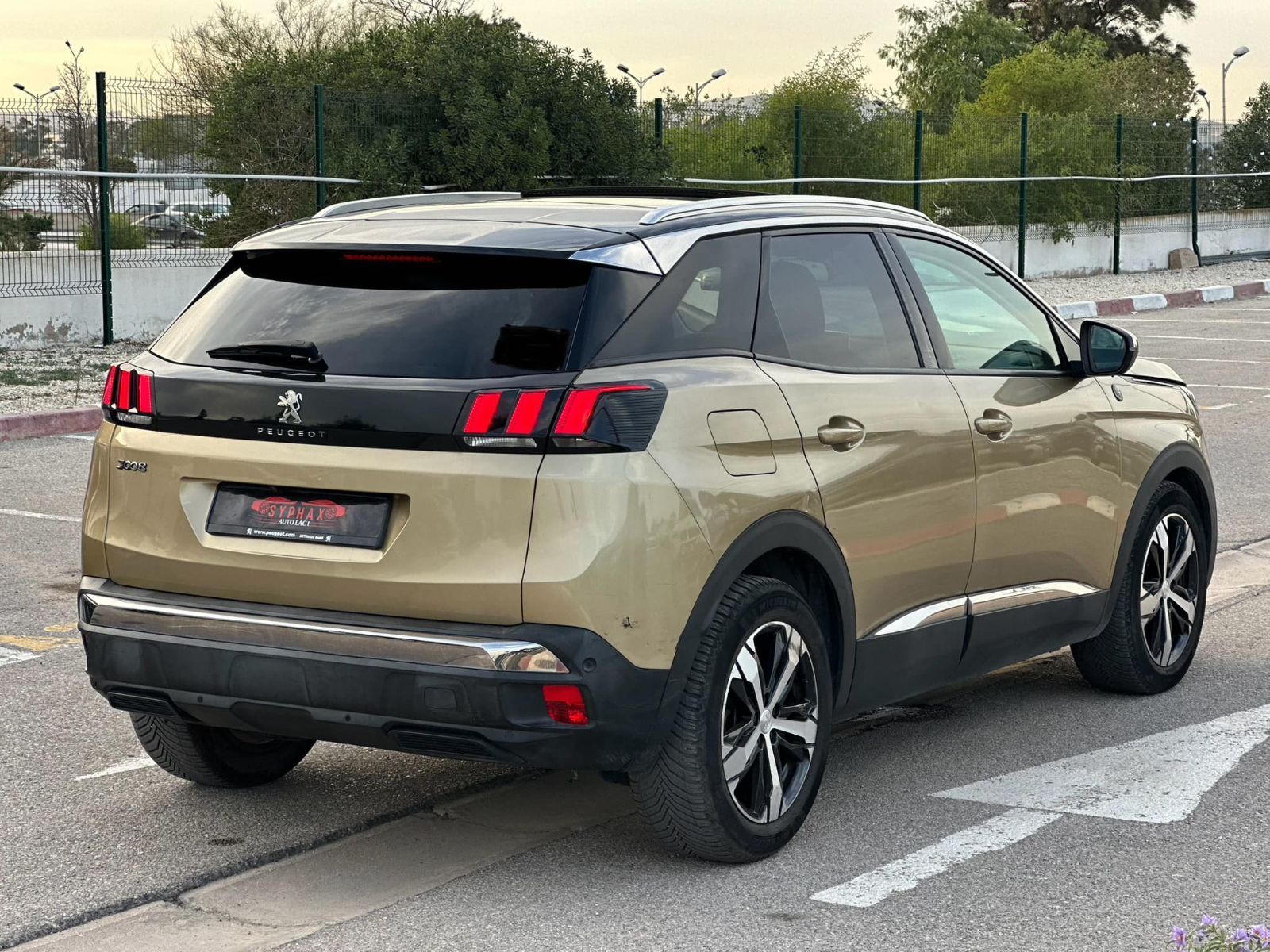 Peugeot 3008 GT-Line à Ariana - Photo 4