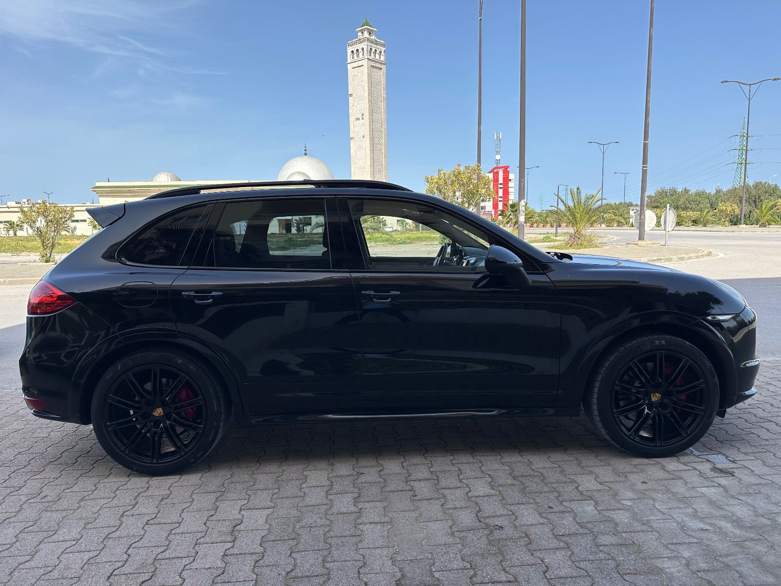 Porsche Cayenne à Tunis - Photo 1
