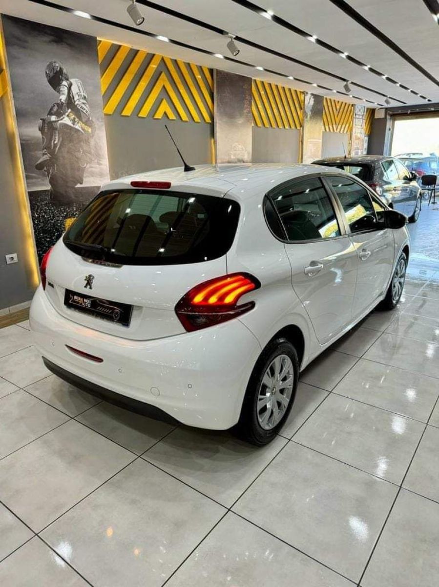 Peugeot 208 à Sfax - Photo 2