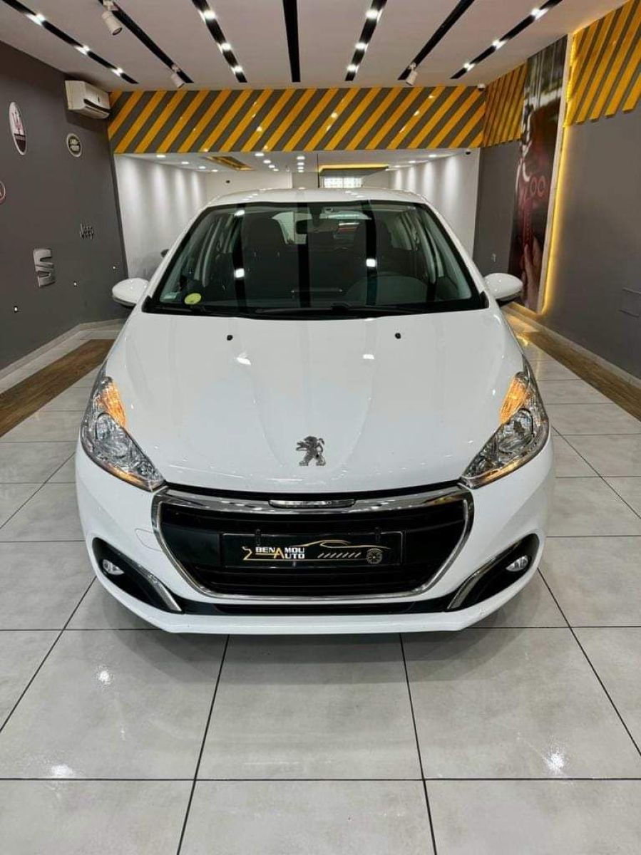 Peugeot 208 à Sfax - Photo 1