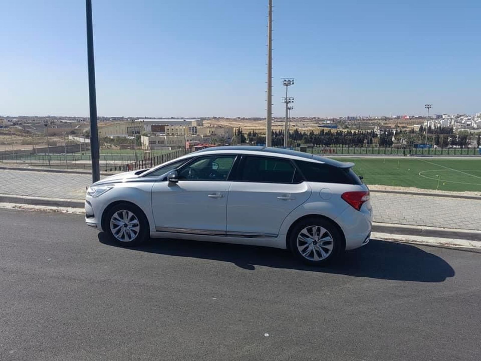  FORD FIESTA TITANIUM PREMIÈRE MAIN TRÈS PROPRE 