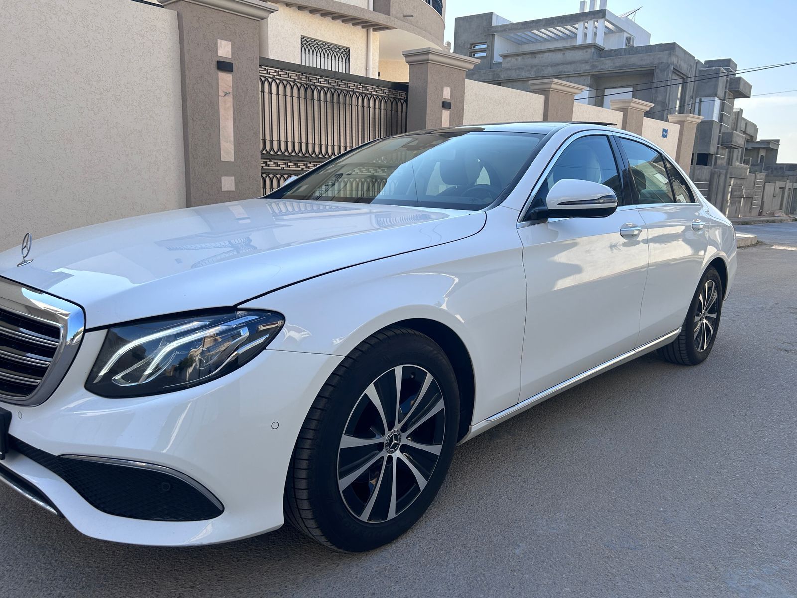 Mercedes-Benz Classe E à sousse - Photo 3