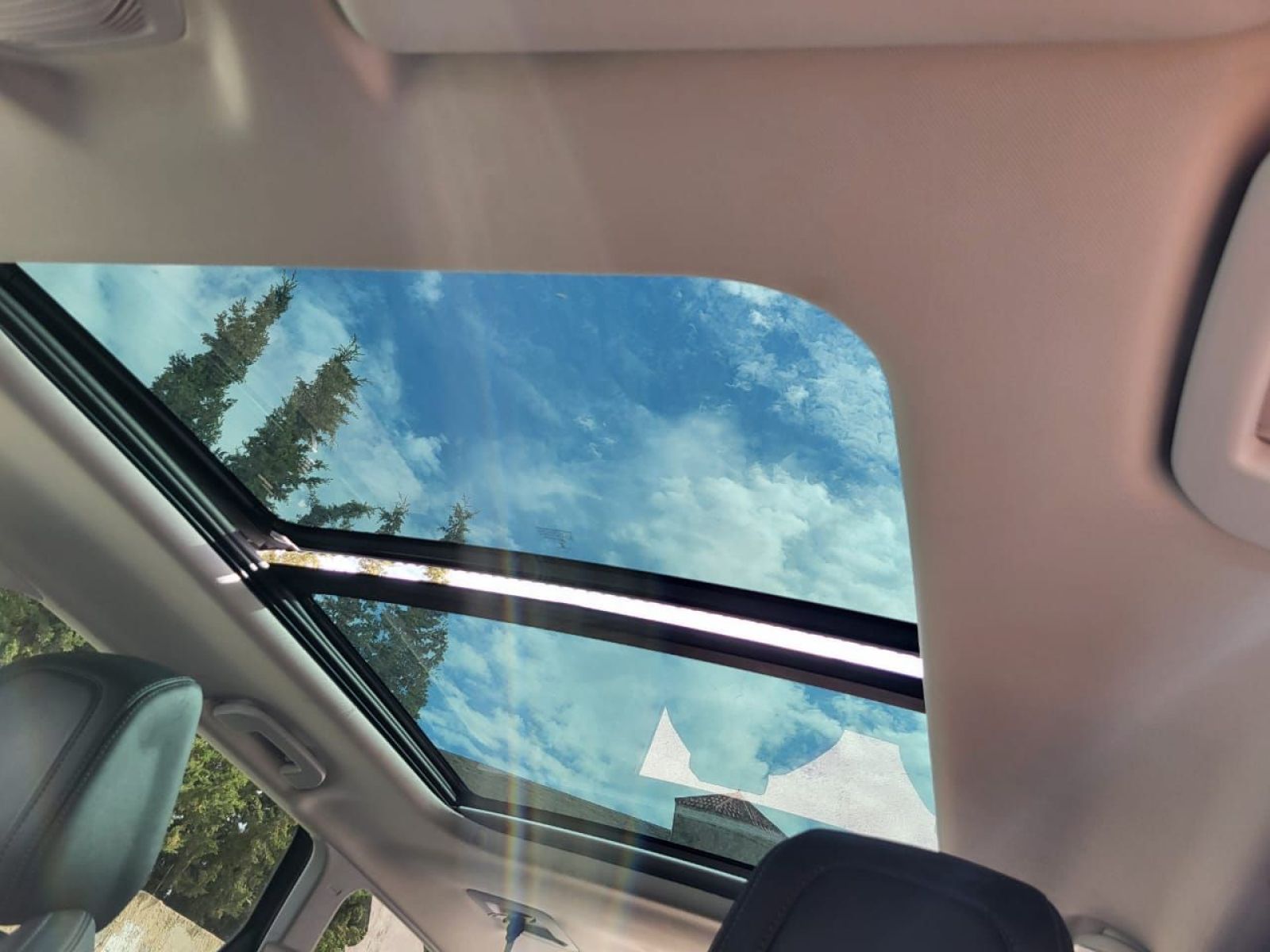 Peugeot 5008 à Mahdia - Photo 4