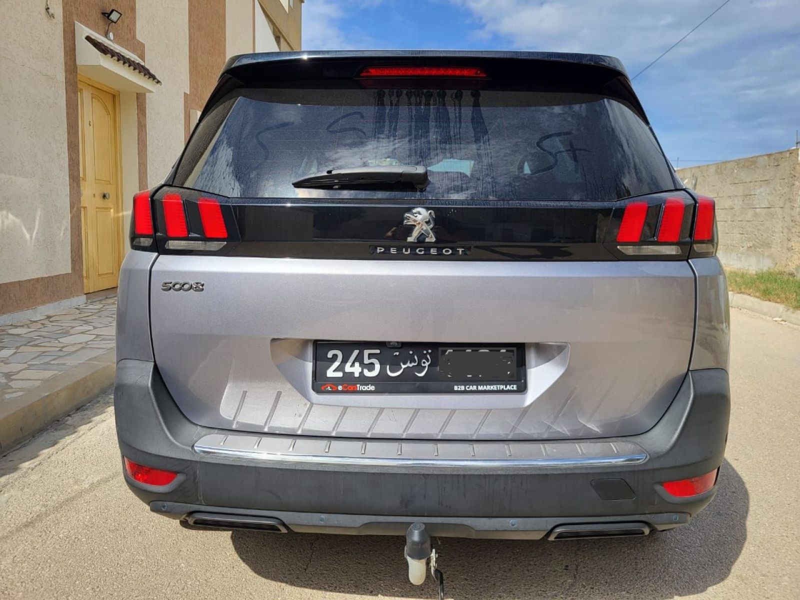 Peugeot 5008 à Mahdia - Photo 1