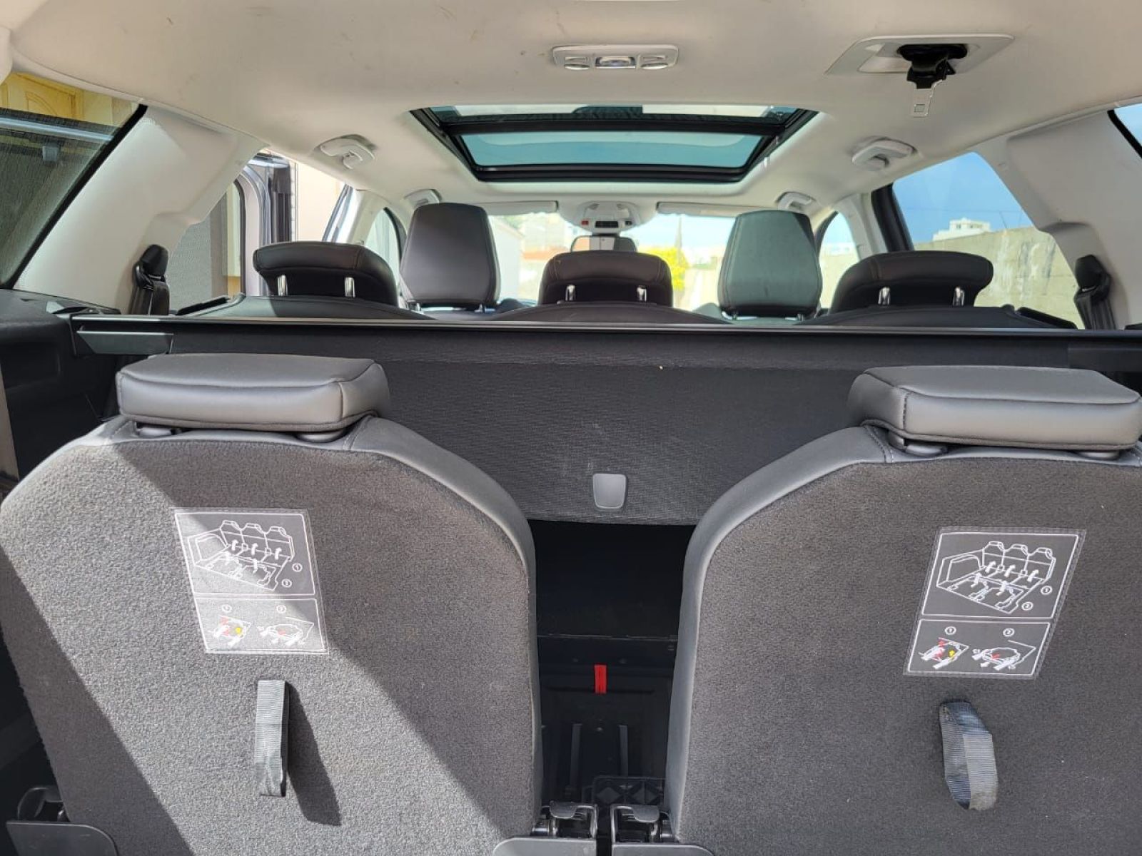 Peugeot 5008 à Mahdia - Photo 5