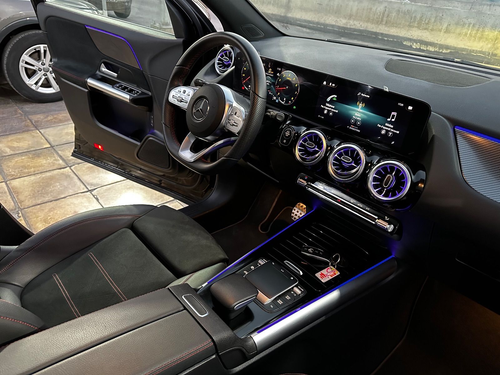 Mercedes-Benz GLA 250e Pack AMG à Tunis - Photo 5