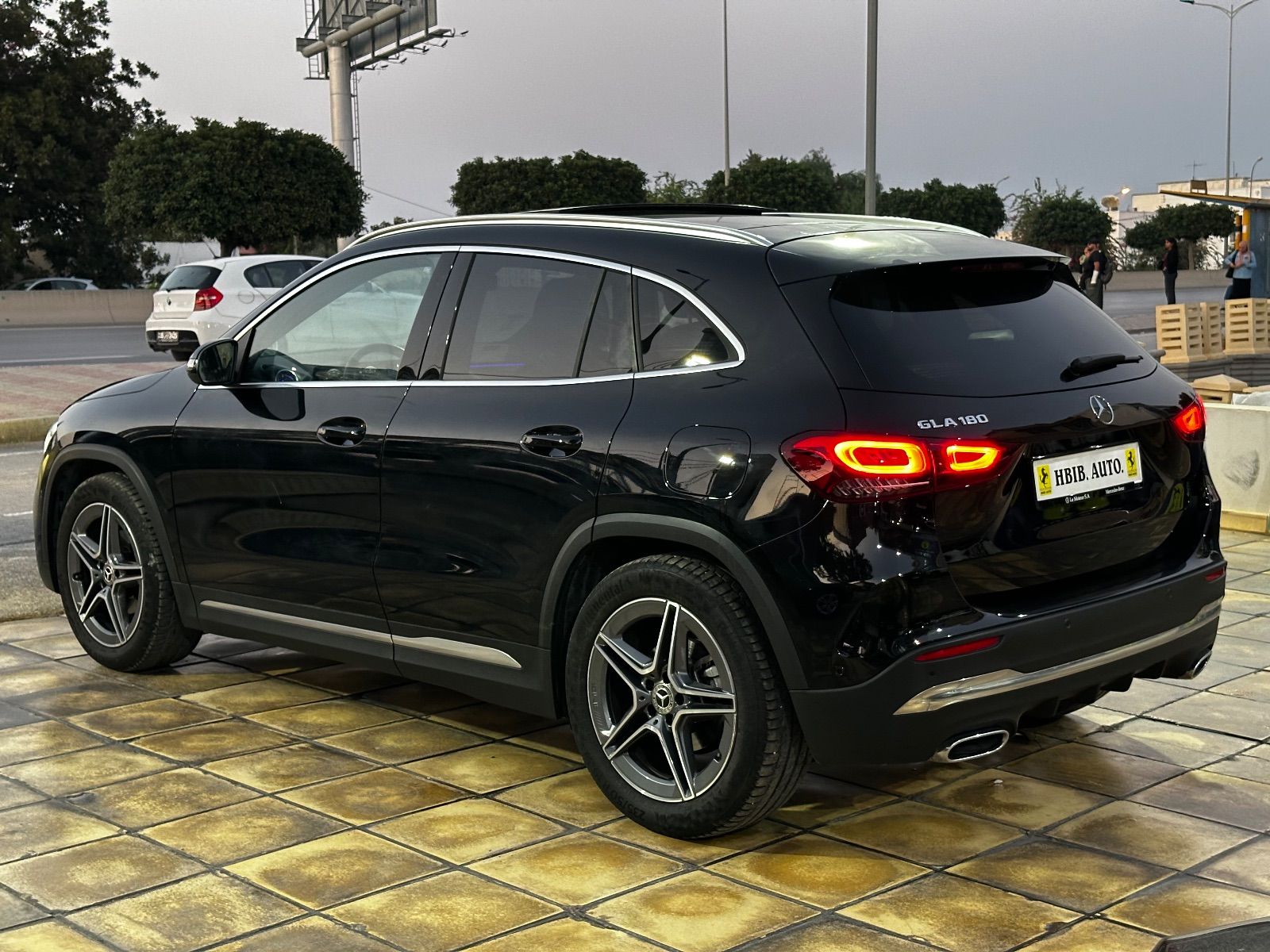 Mercedes-Benz GLA 250e Pack AMG à Tunis - Photo 17