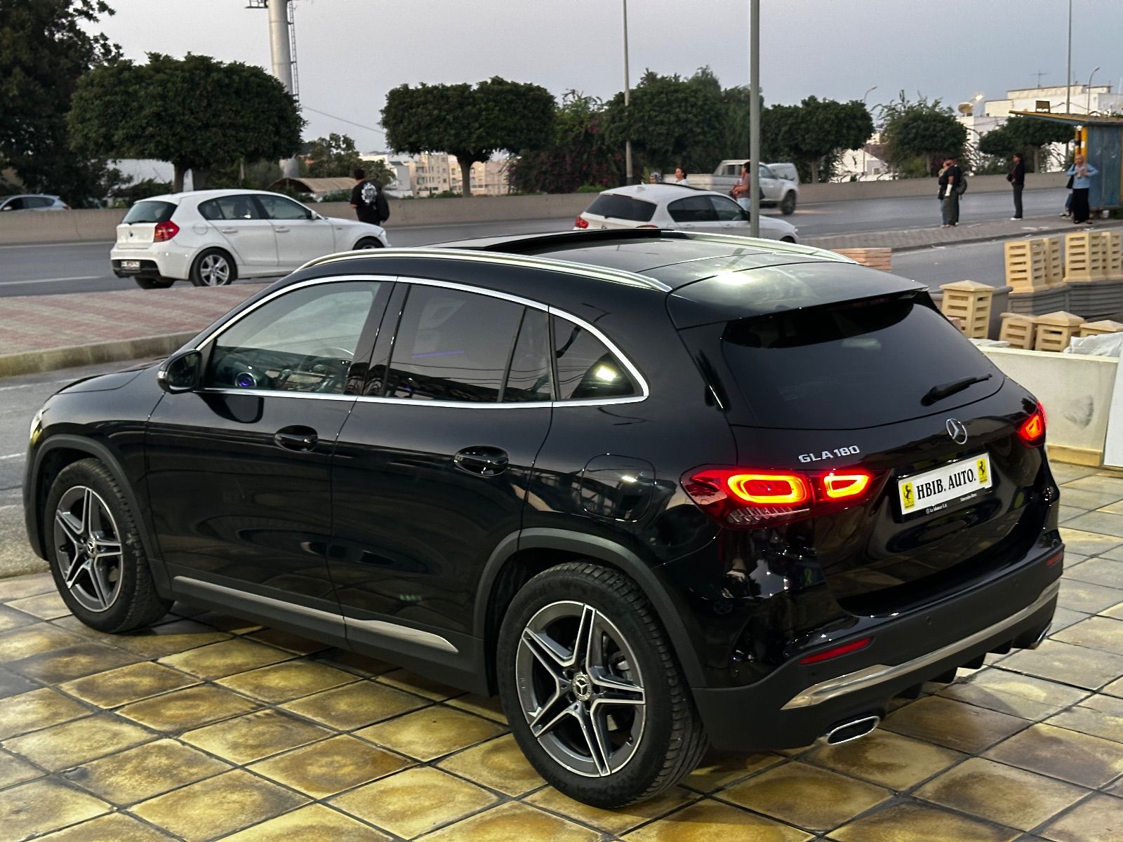 Mercedes-Benz GLA 250e Pack AMG à Tunis - Photo 16