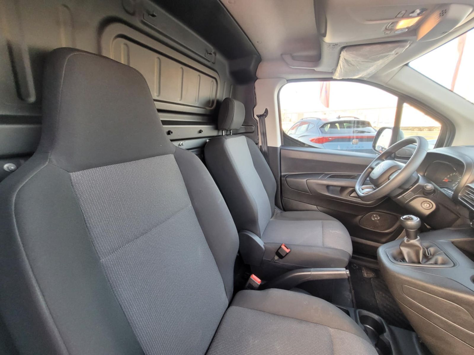Citroën Berlingo Utilitaire à Tunis - Photo 11