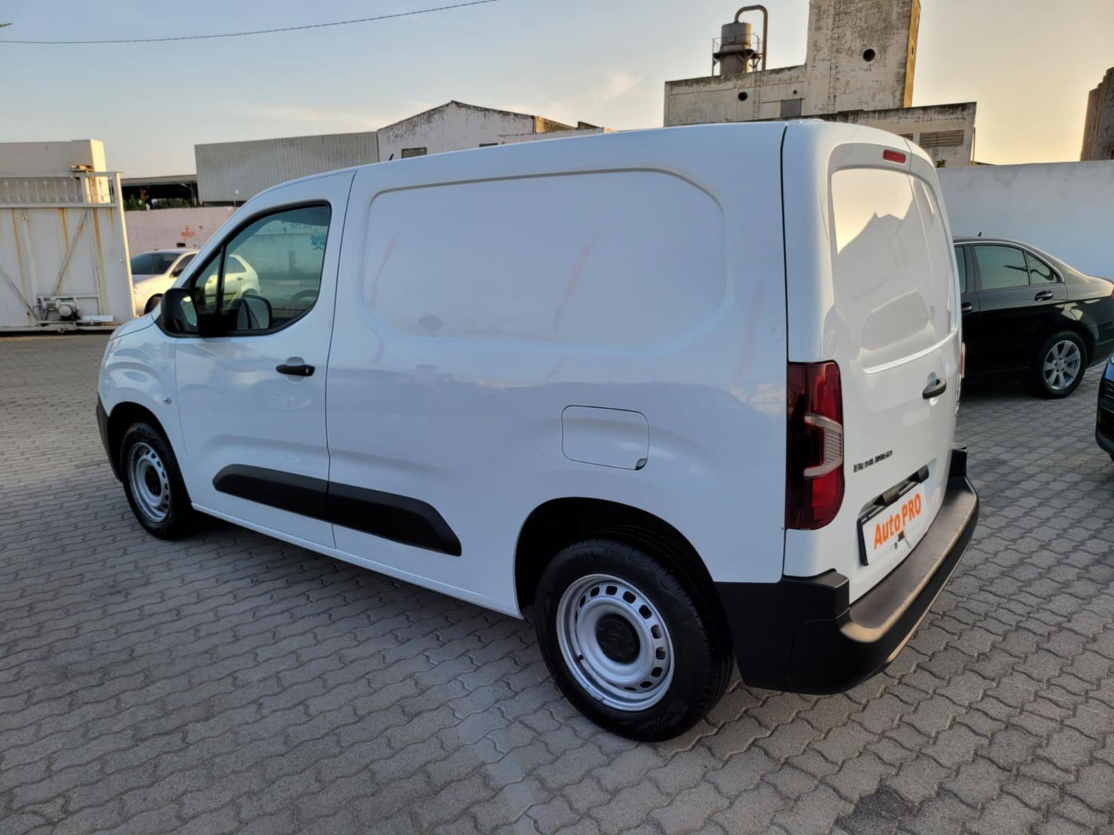 Citroën Berlingo Utilitaire à Tunis - Photo 3