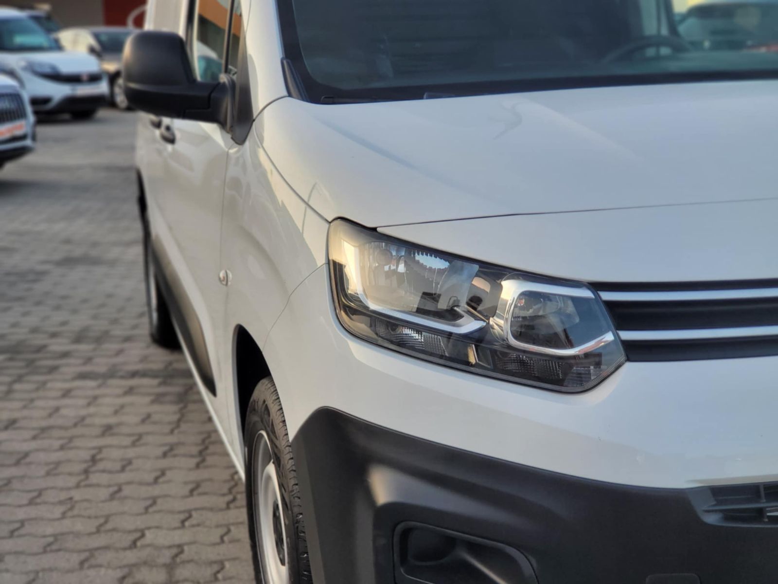 Citroën Berlingo Utilitaire à Tunis - Photo 2