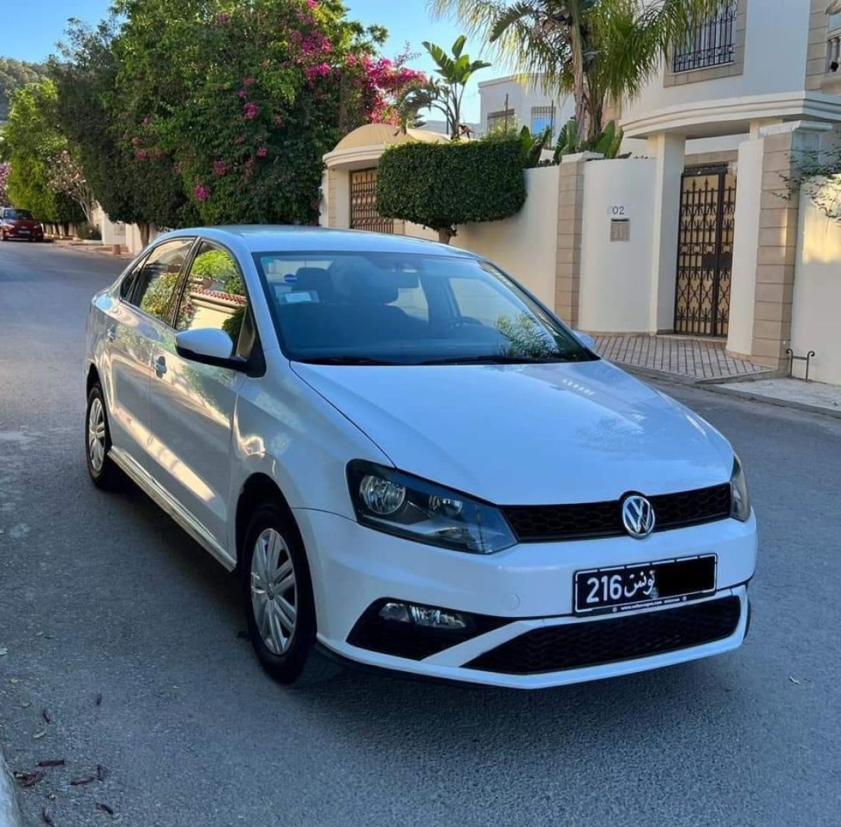 Volkswagen Polo Sedan à Tunis - Photo 1