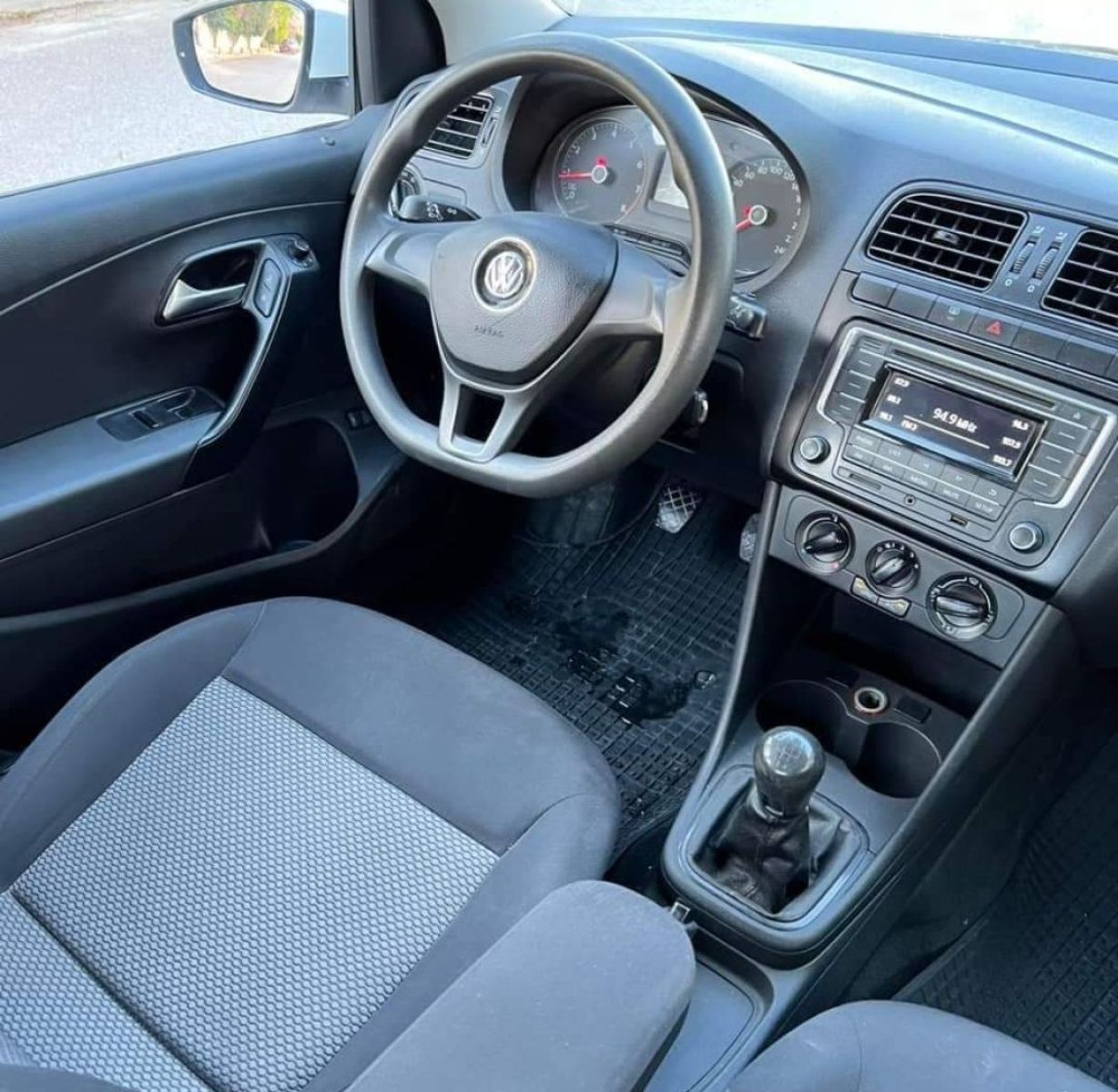 Volkswagen Polo Sedan à Tunis - Photo 7