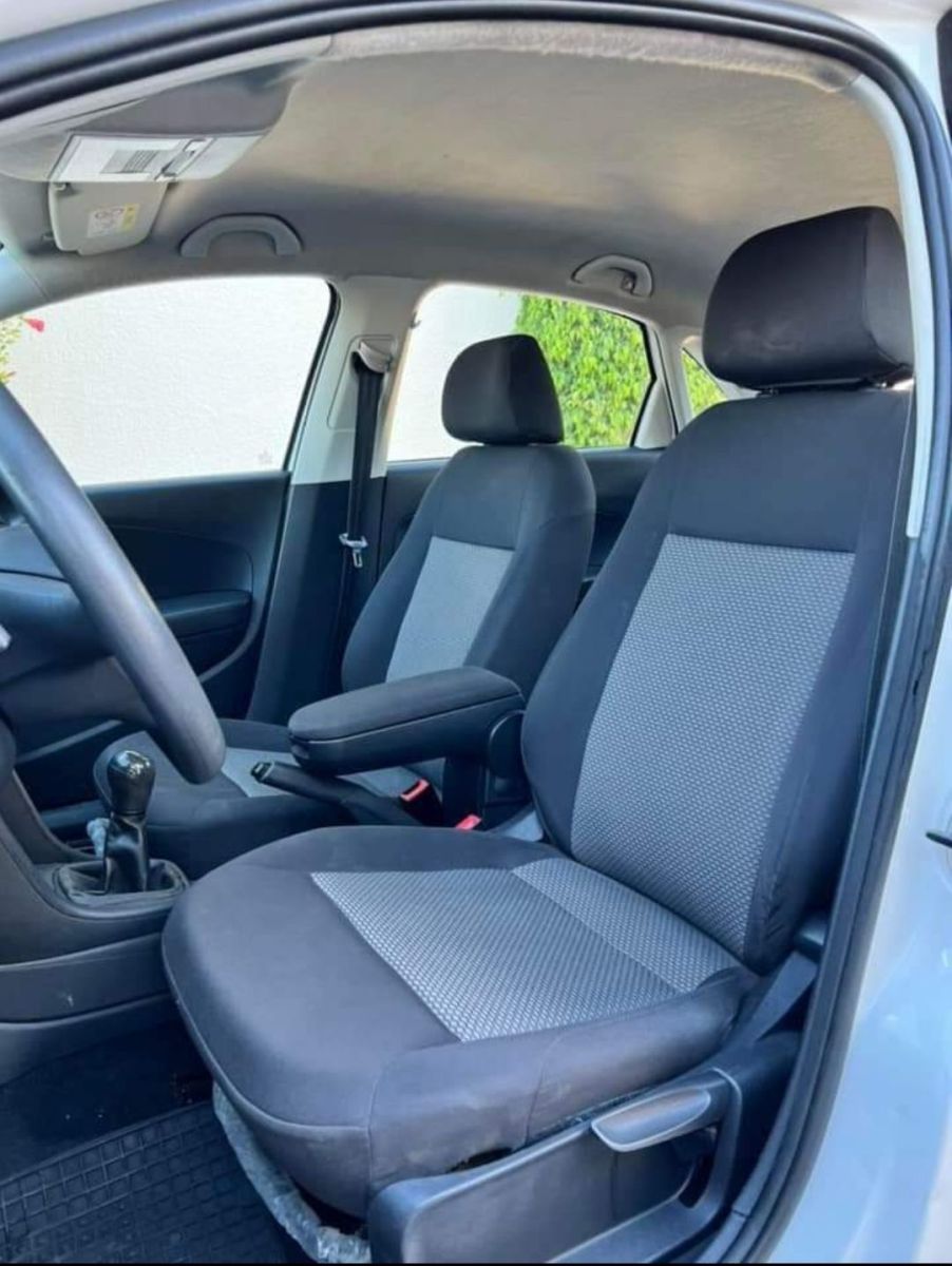 Volkswagen Polo Sedan à Tunis - Photo 4