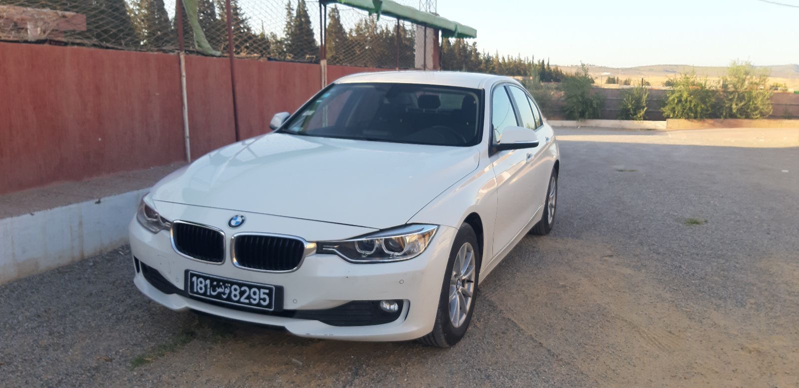 BMW Série 3 Luxury Line à Tunis - Photo 2