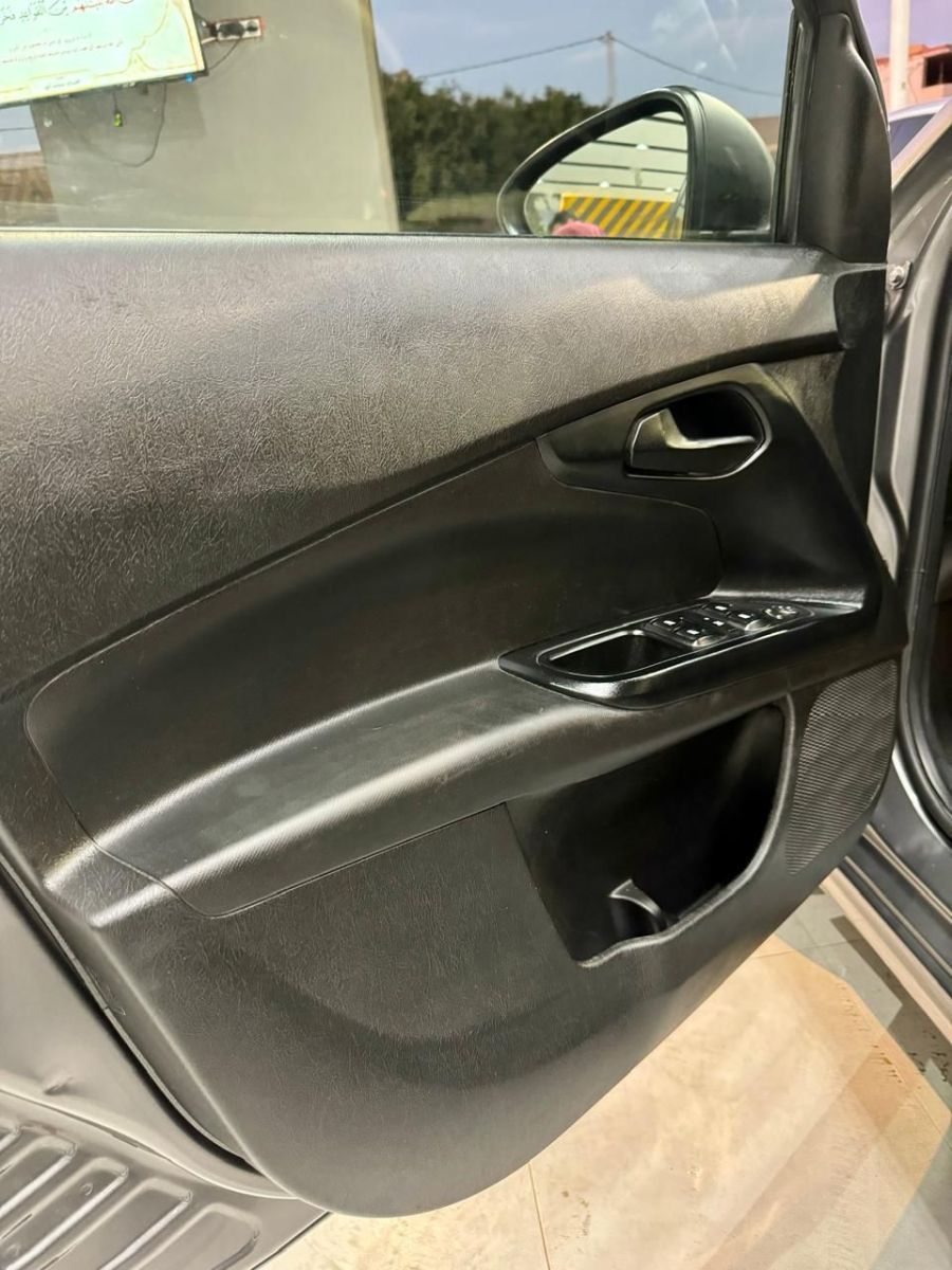 Fiat Tipo 5 portes à Tunis - Photo 17