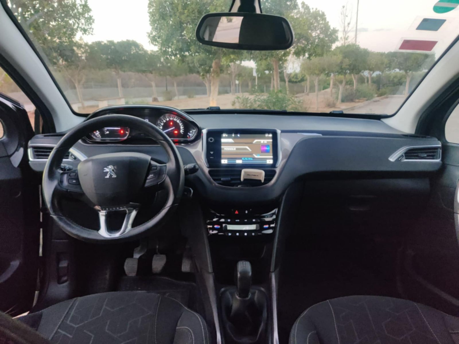 Peugeot 2008 Allure PM + Toit à Ariana - Photo 4