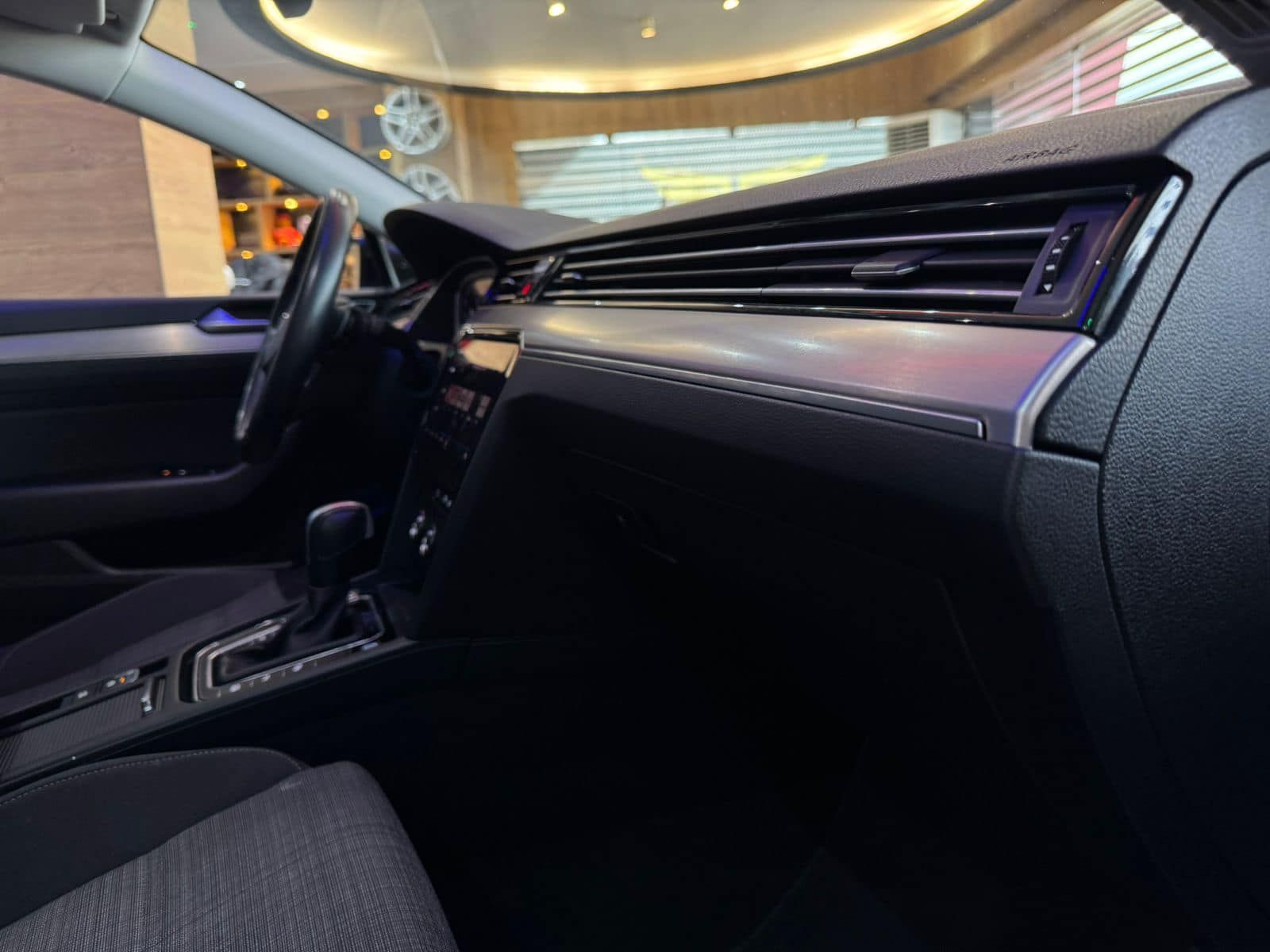 Volkswagen Passat R-Line à Tunis - Photo 16