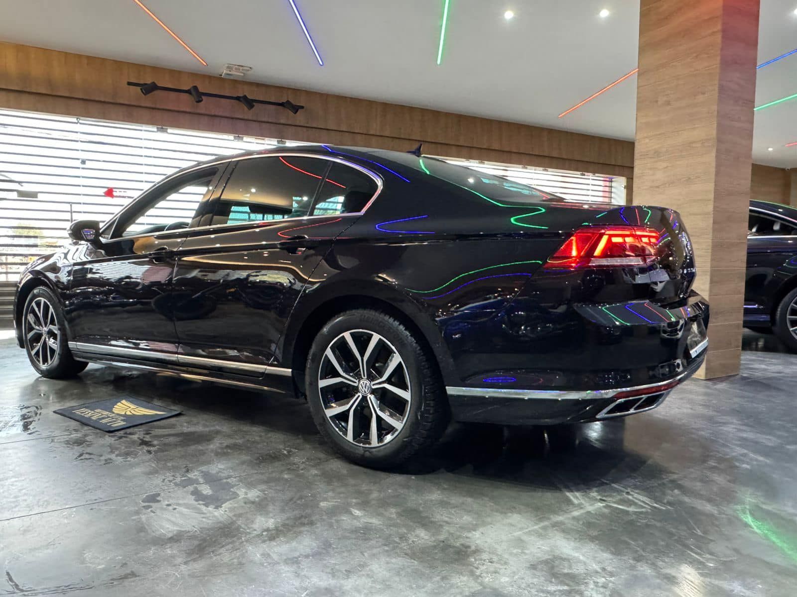 Volkswagen Passat R-Line à Tunis - Photo 4