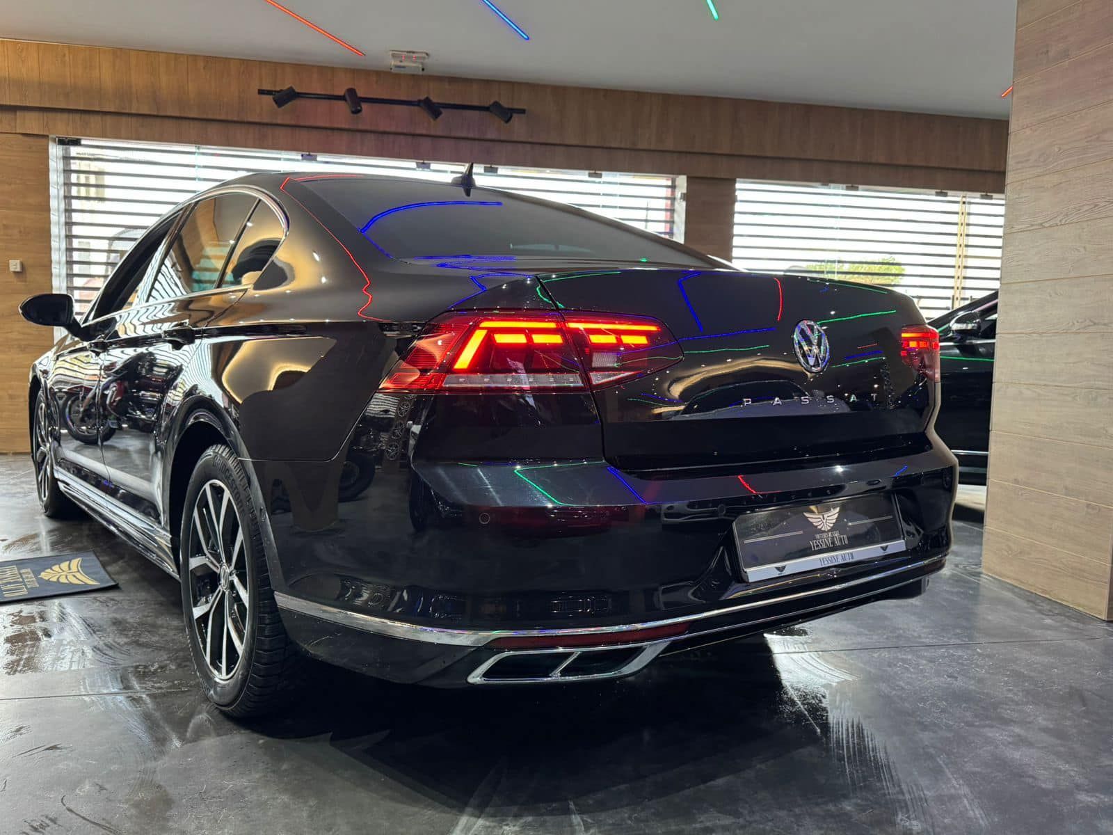 Volkswagen Passat R-Line à Tunis - Photo 3