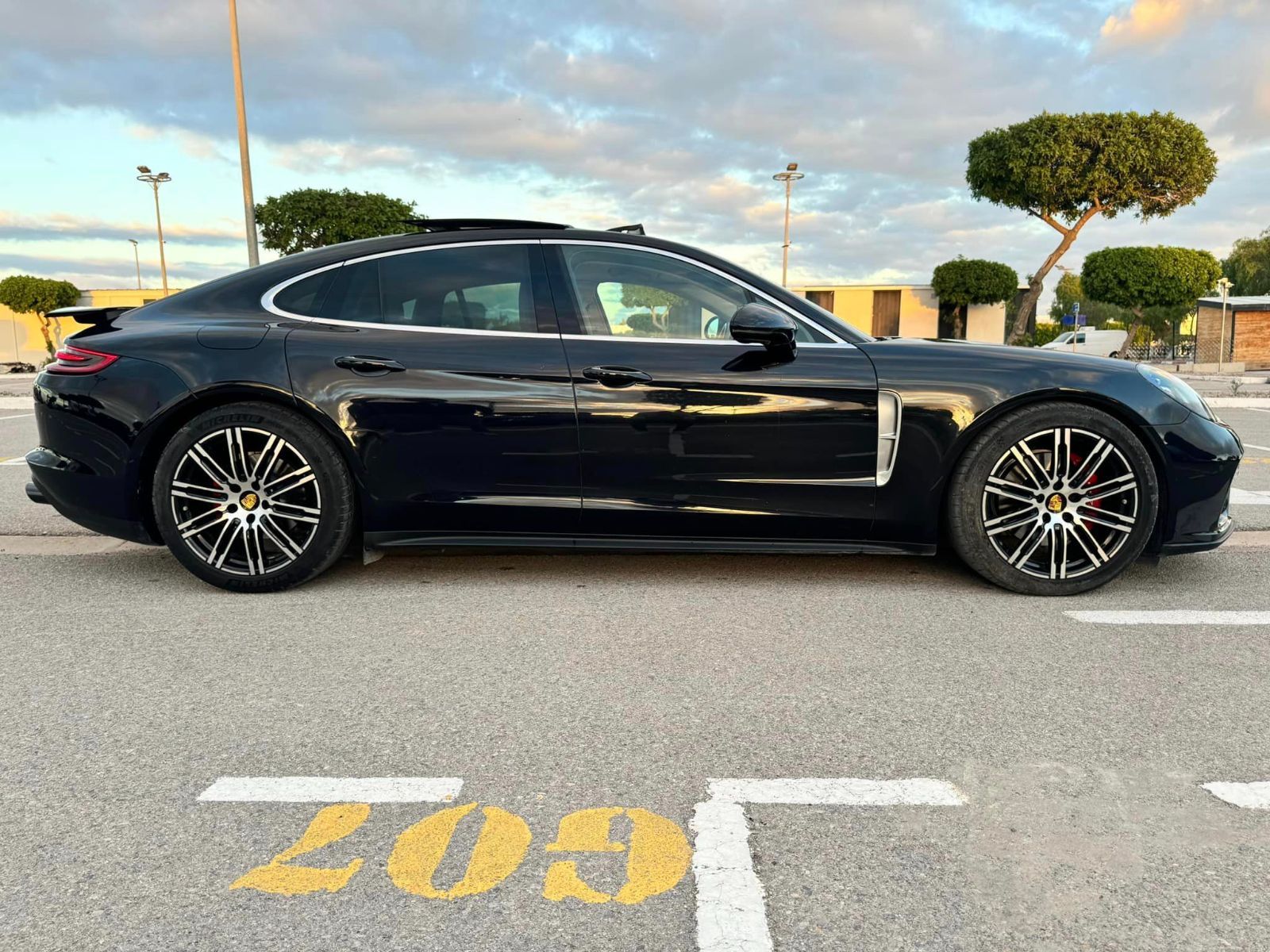 Porsche Panamera 4S E-hybride plugin à Tunis - Photo 4