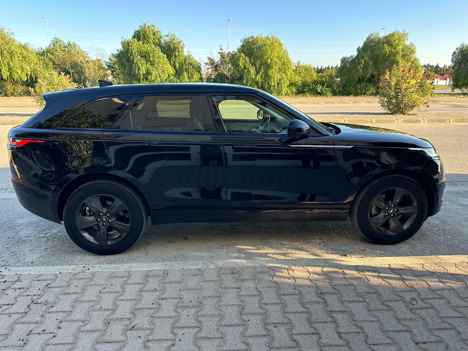 Land Rover Range Rover Velar R-Dynamic à Tunis - Photo 1