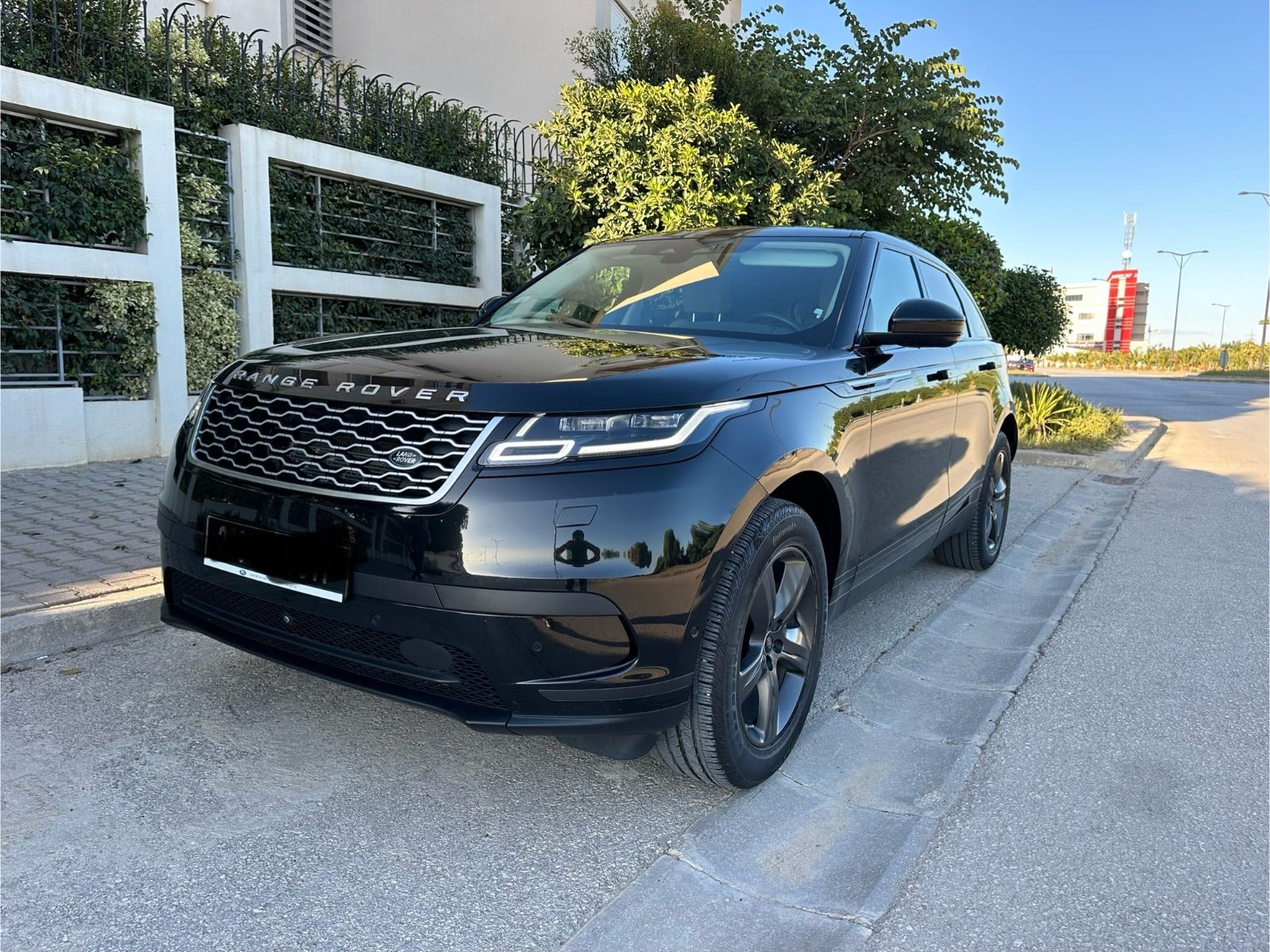 Land Rover Range Rover Velar R-Dynamic à Tunis - Photo 2