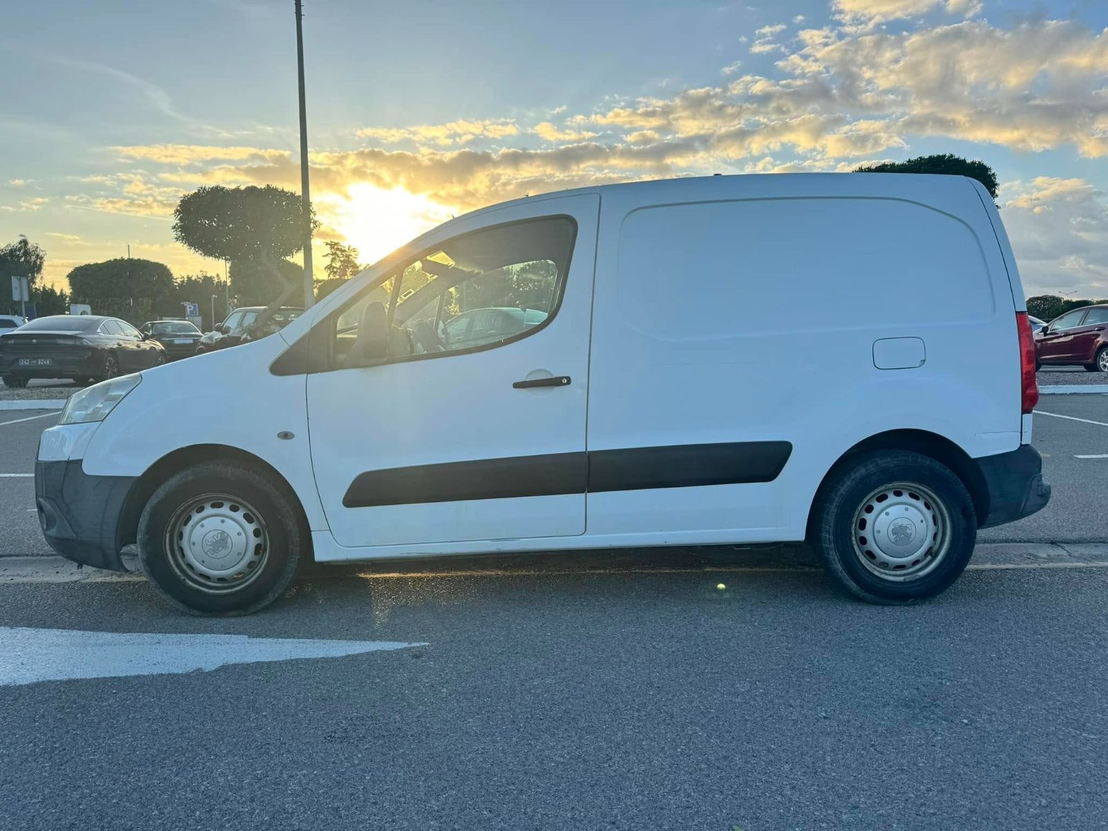 Peugeot Partner à Tunis - Photo 1