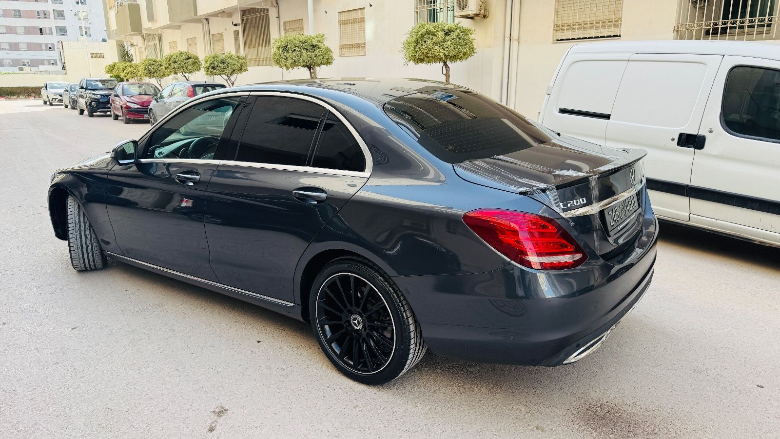 Mercedes-Benz Classe C à Ariana - Photo 3